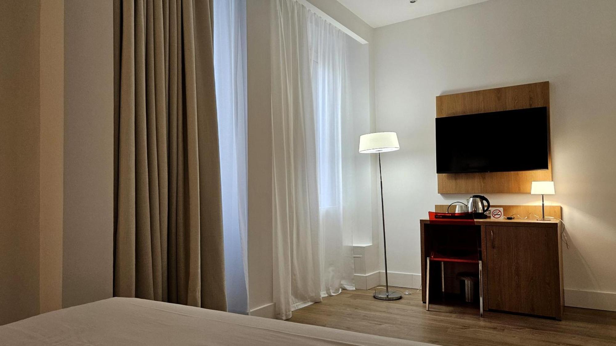 Carlton Hotel